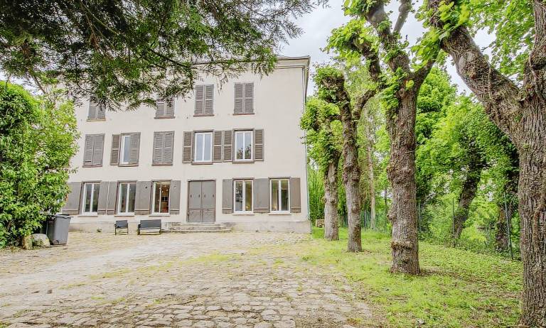Villa sur Seine in Troyes