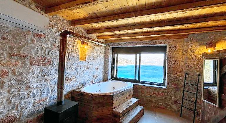 Luxury suite of Villa Lagkadaki in East Mani