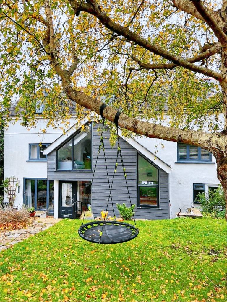 Charming vacation home with yard | Close to the beach | Pet-friendly in Bideford