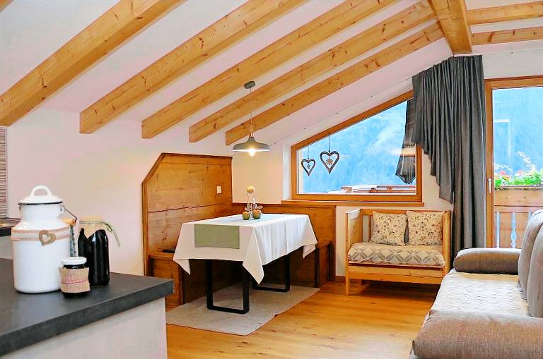 Apartment Alpenblau mit Bergblick Balkon und WLAN