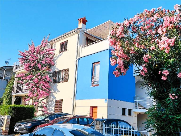 Beautiful rental apartment with patio, yard & barbeque | Next to the beach | Pets allowed — photo 3