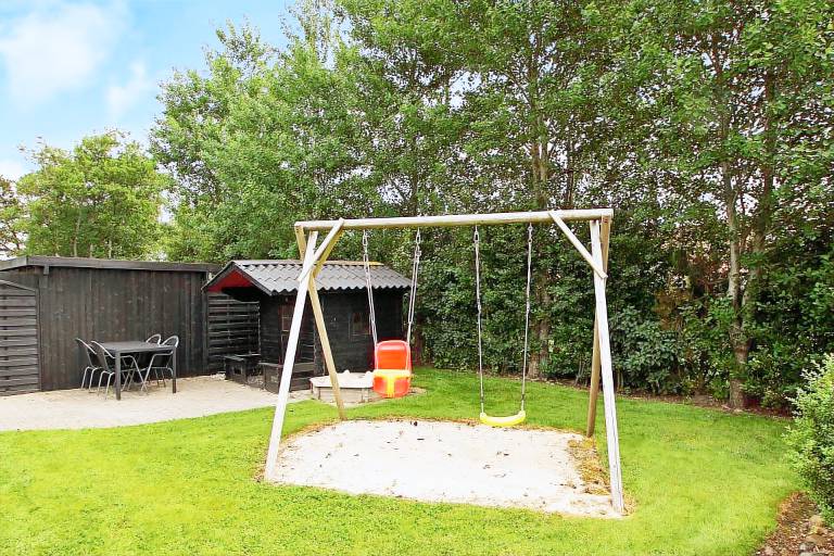 Vacation home with garden, sauna & patio — photo 2