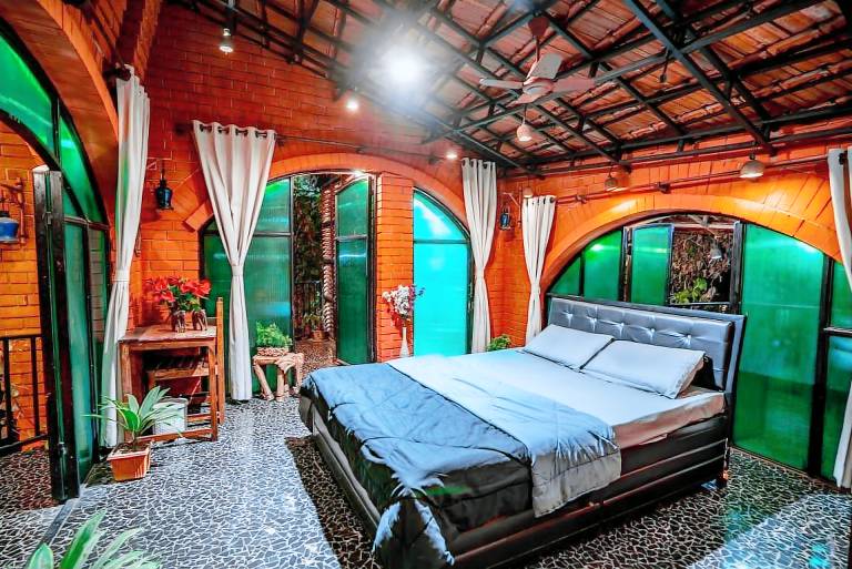 Beautiful villa with yard, grill & jacuzzi | Suitable for remote work | Pets allowed — photo 3
