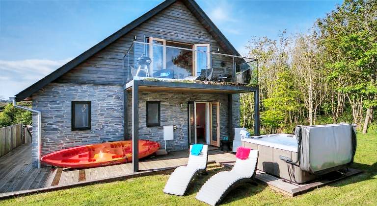Charming house with pool & jacuzzi | Close to the beach | Pets are welcome in Looe