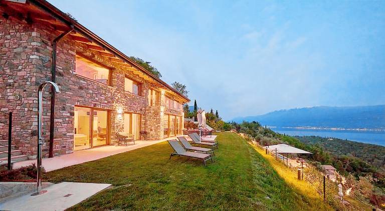 Family-oriented villa with sauna, garden & patio | Pets allowed in Toscolano Maderno