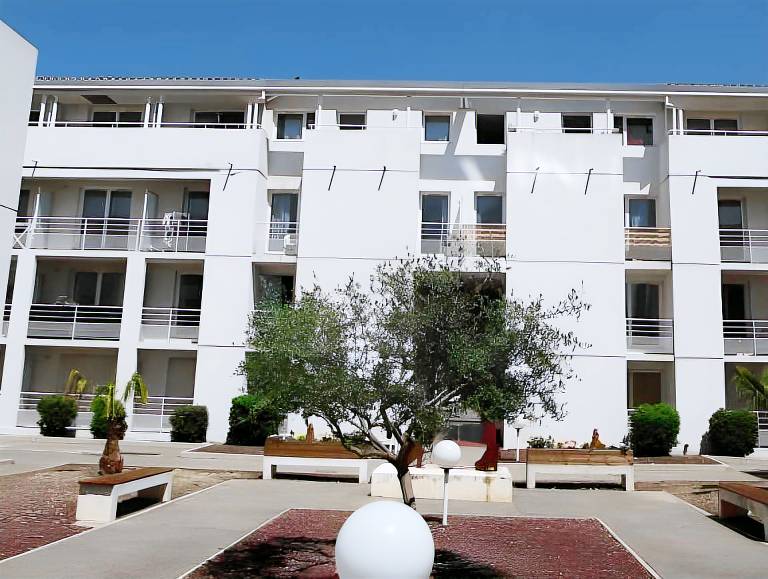Serviced apartment with garden in Avignon