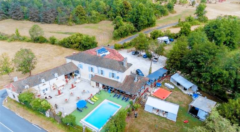 Apartment with grill, terrace & pool in Périgueux