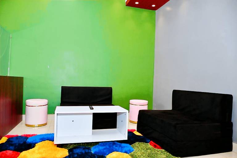 Vacation home with yard, patio & pool in Barasat