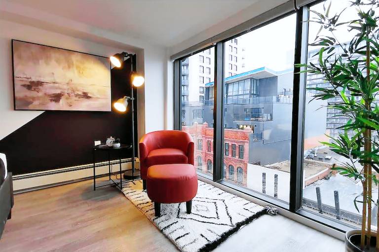 Cameo Hotel and Suites