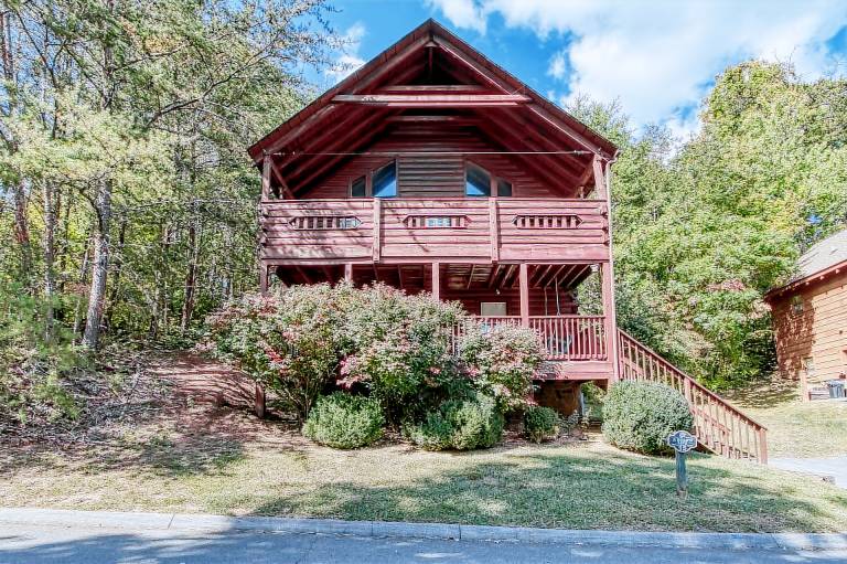 Children-friendly cabin with jacuzzi, barbeque & pool | Mountain view | Pet-friendly — photo 2