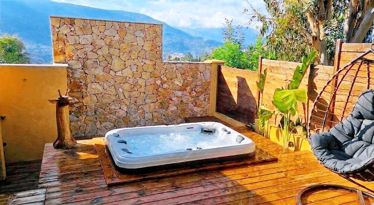 House with grill, terrace & hot tub | Suitable for remote work in Colomars