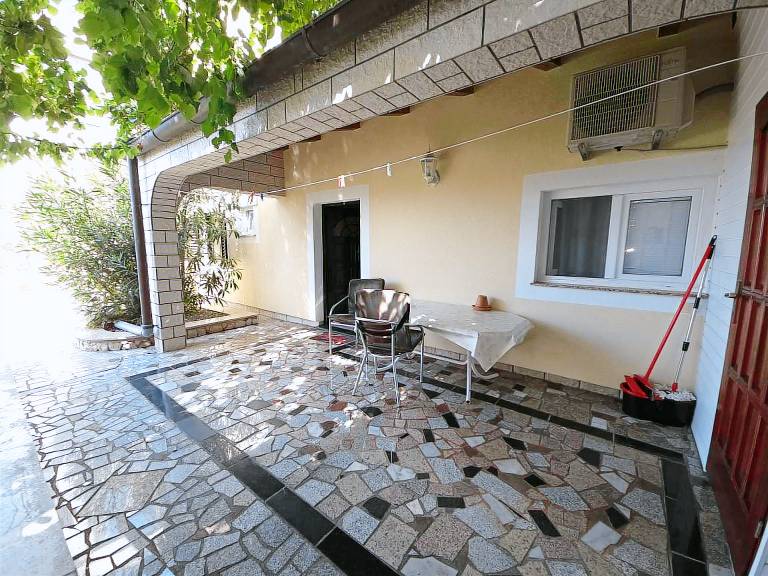 Apartment with terrace & barbecue — photo 2