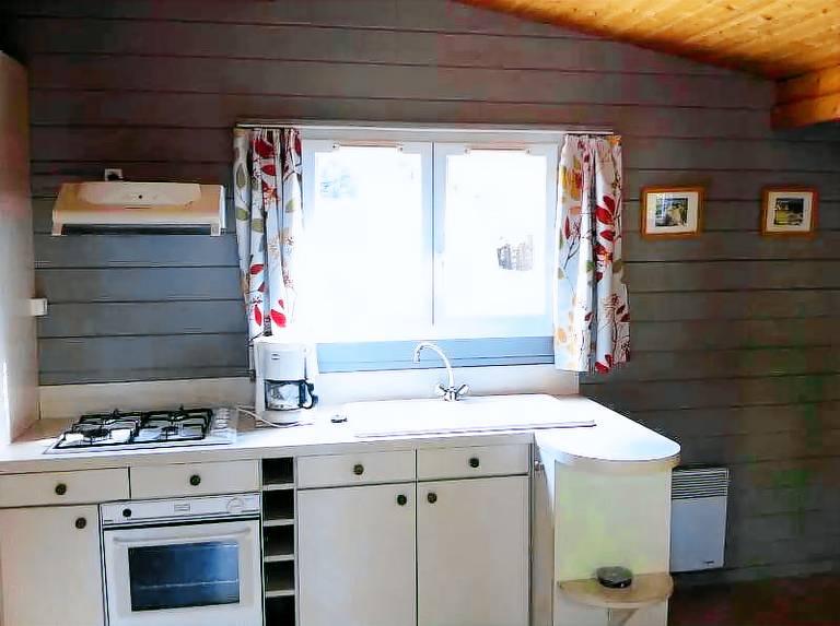 Chalet with patio, garden & barbeque — photo 4