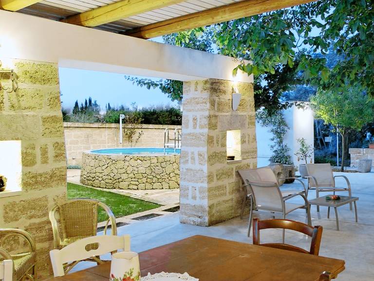 Late 19th-century Mediterranean house with pool — photo 3