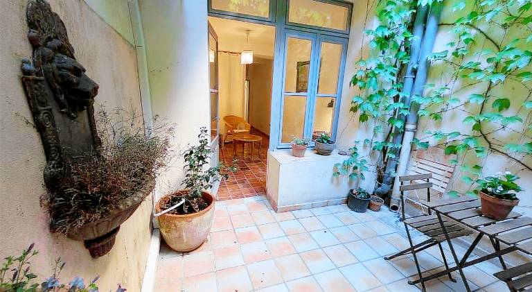 Maison aigues-mortaise dans la cite — photo 3