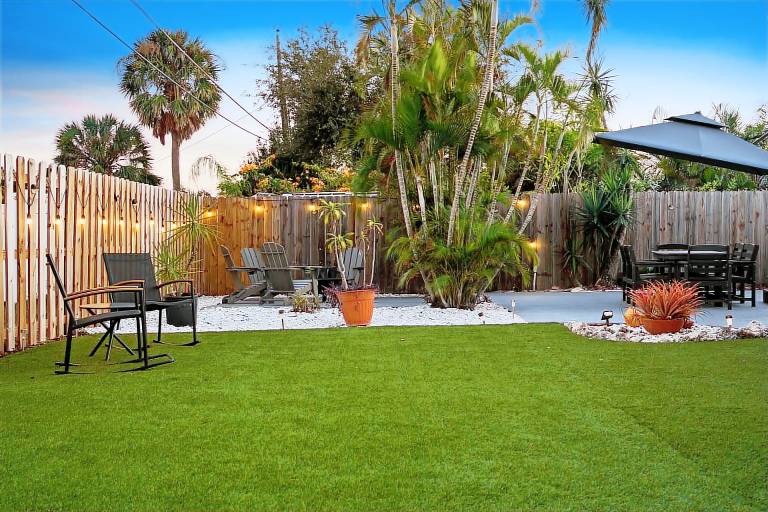 Vacation home with barbecue & private pool — photo 4