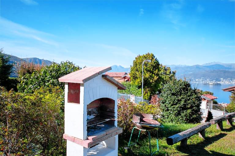 Fully equipped wonderful rental apartment with patio, BBQ & garden | Pets are welcome — photo 4