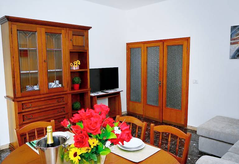 Holiday apartment with patio — photo 3