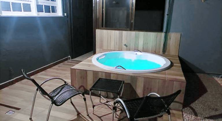 House with pool & hot tub — photo 4