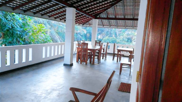 Villa with pool, barbecue & yard | Water view — photo 4