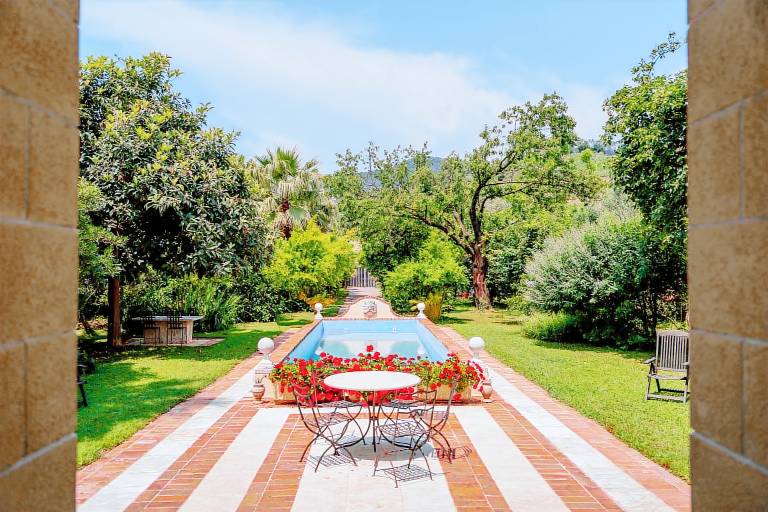 Holiday apartment with yard & private pool — photo 5