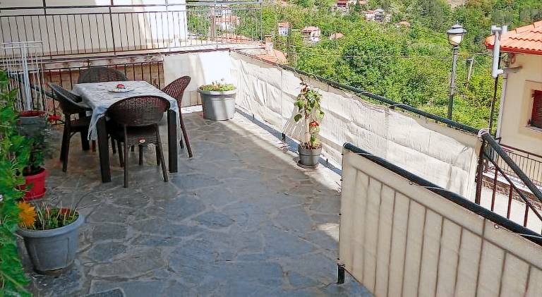 Holiday apartment with patio — photo 5