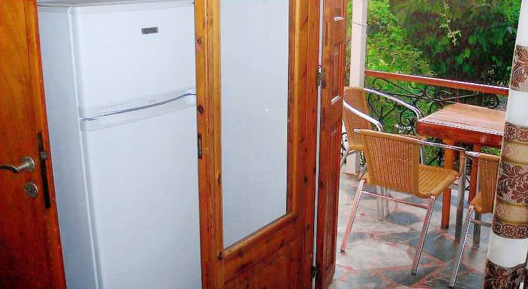 Rental apartment with terrace & yard — photo 5