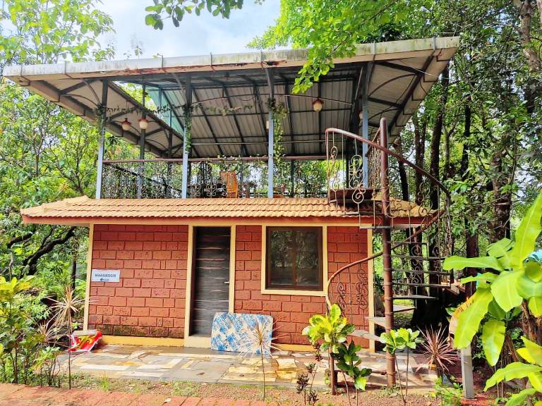 Lodge with garden & patio in Ratnagiri