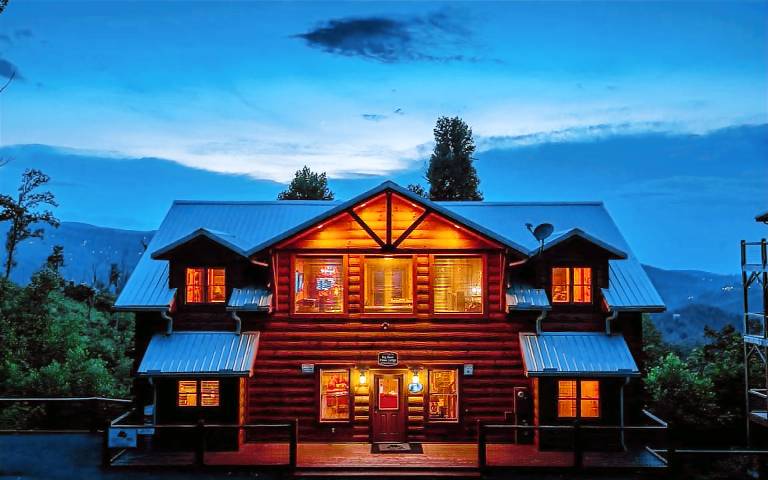 Cabin with jacuzzi | Mountain view in Gatlinburg, TN