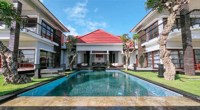 1300 m&sup2; Villa