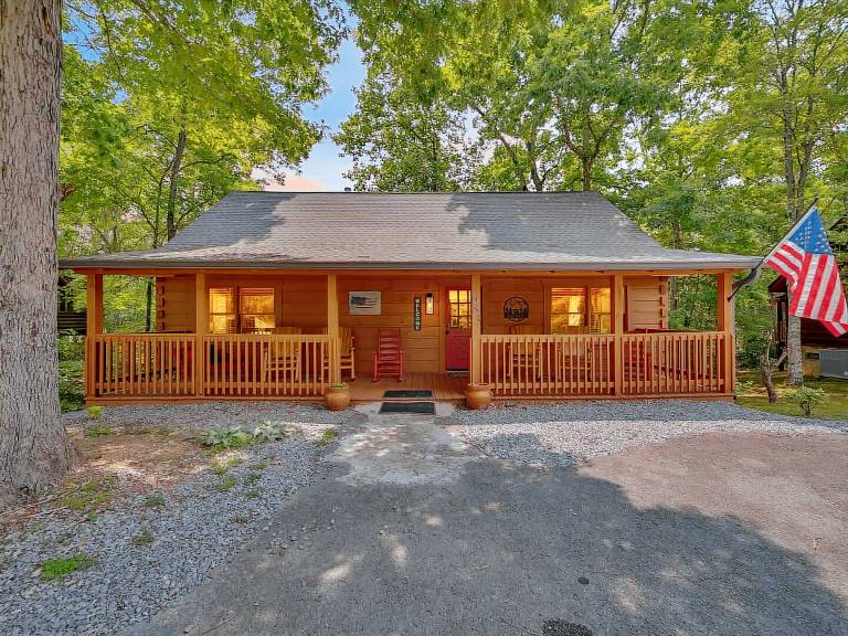 Cabin with private pool — photo 2