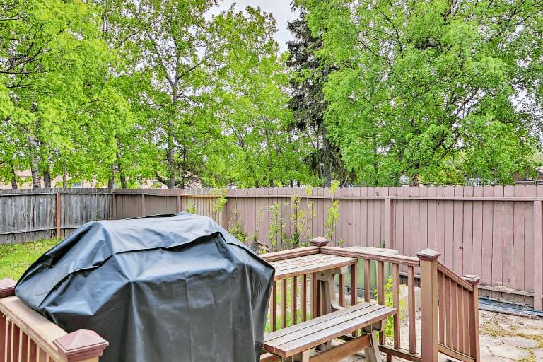 8 Mi to Dtwn Achorage! Home w/ Pet-Friendly Yard — photo 4