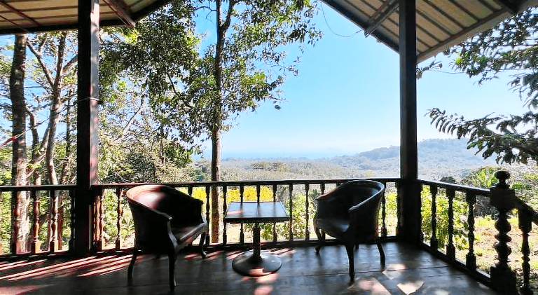 Pleasant vacation home with yard & patio | Pets allowed — photo 3