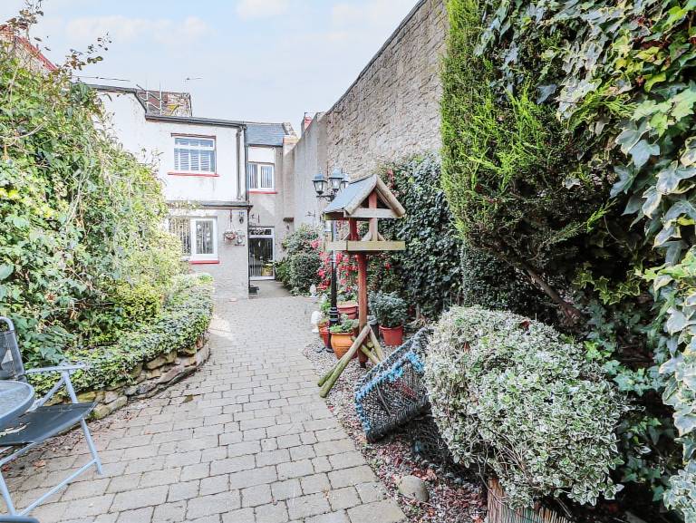Cottage Amble
