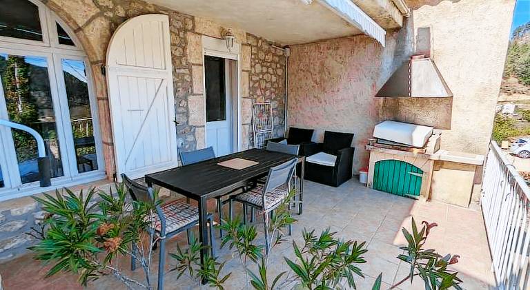 Holiday apartment with pool in Aubenas