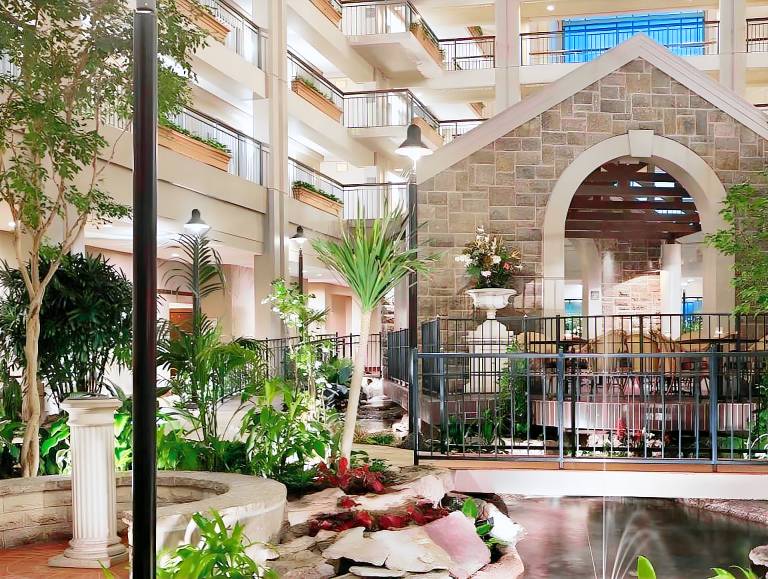 Embassy Suites by Hilton Chicago Lombard Oak Brook — photo 5