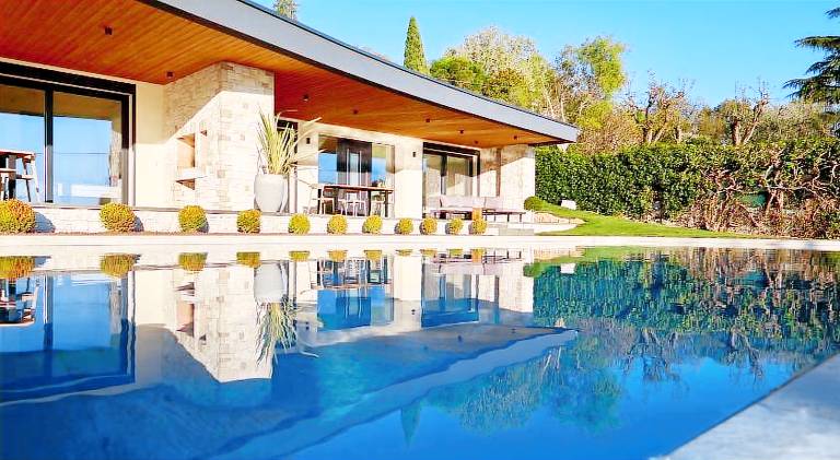 Lovely vacation home with pool, garden & barbecue | Pets are welcome in Affi