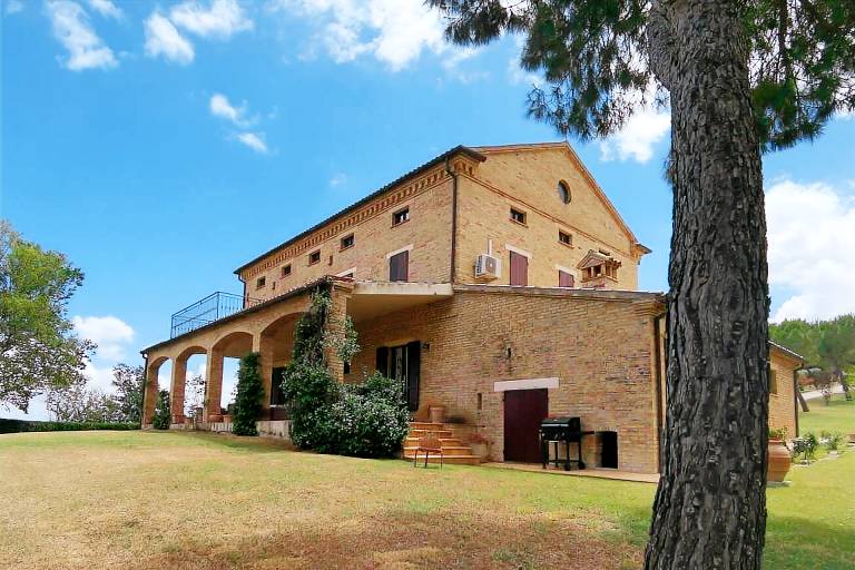 Villa with terrace, yard & barbecue — photo 4