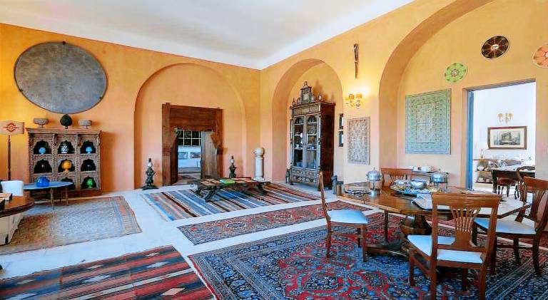 Villa with pool — photo 4