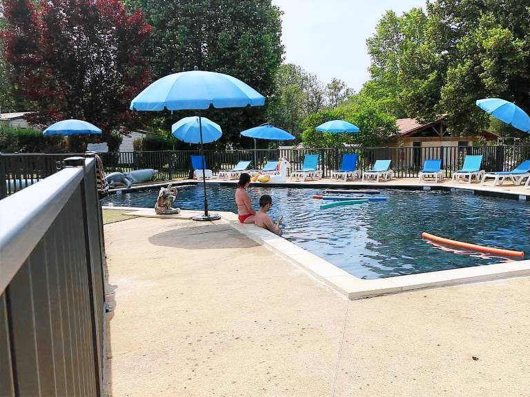 Mobile home with terrace & pool — photo 2