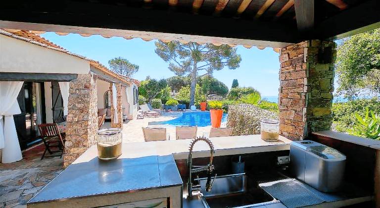 Villa with pool — photo 4