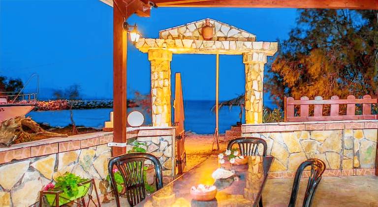 Villa with patio & grill | Next to the beach | Perfect for remote work | Pets allowed in Zakynthos