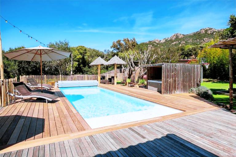 Gite with terrace, barbeque & heated pool | Mountain view | Pets allowed — photo 2