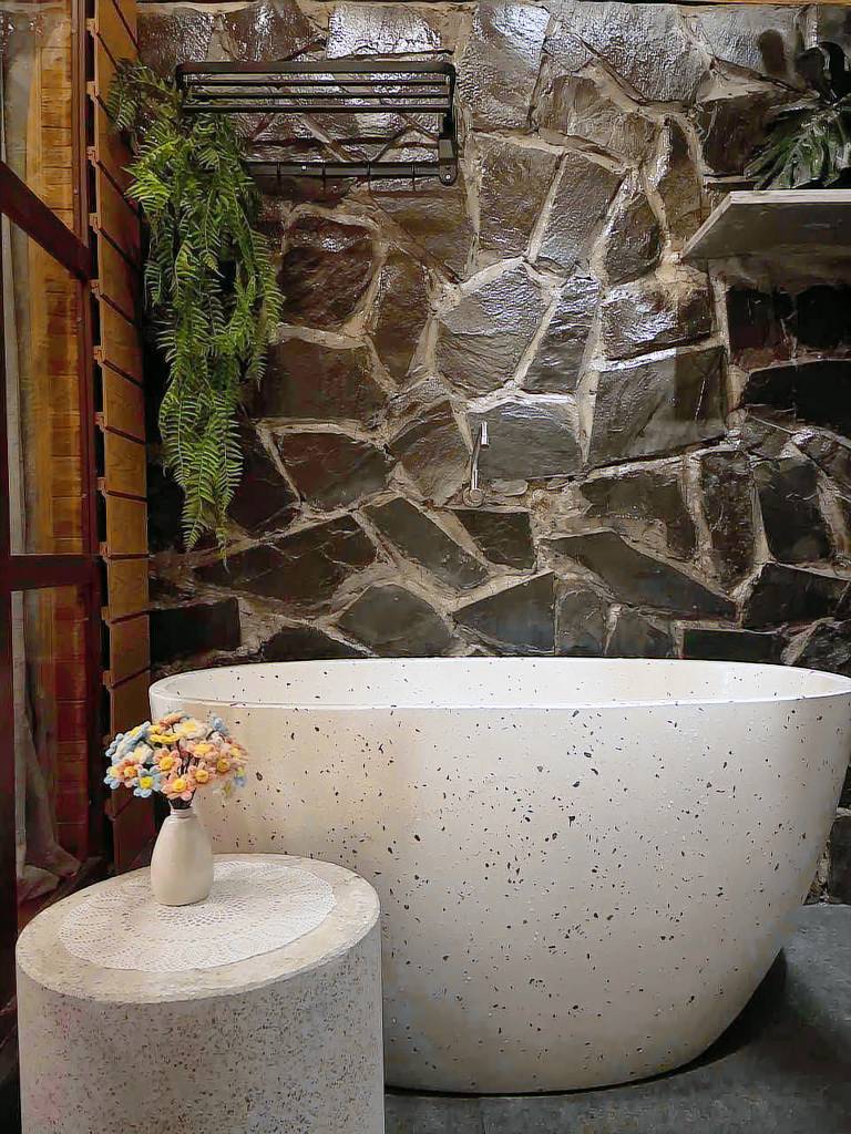Rental apartment with hot tub, barbeque & yard | Suitable for remote work | Pet-friendly — photo 3