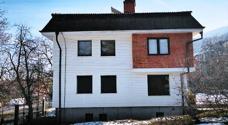 Apartment with yard — photo 4