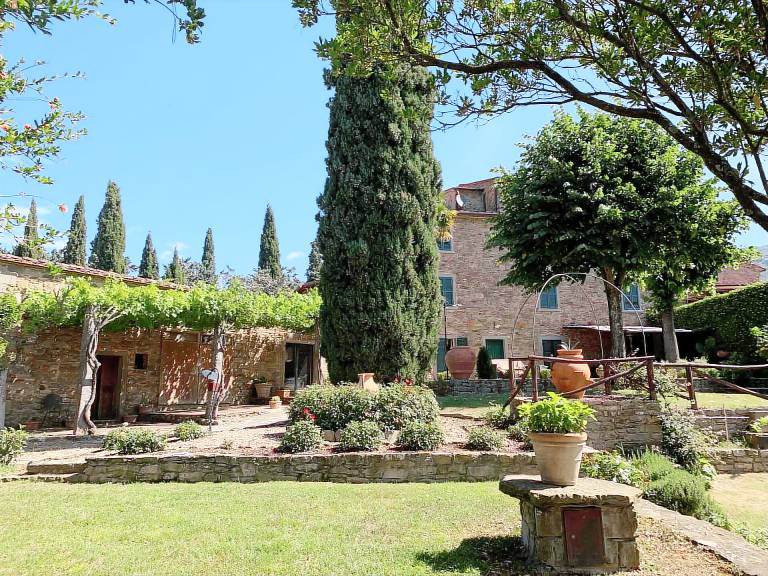 Family-oriented lovely villa with terrace, pool & barbecue | Panoramic view | Suitable for remote work | Pet-friendly — photo 4