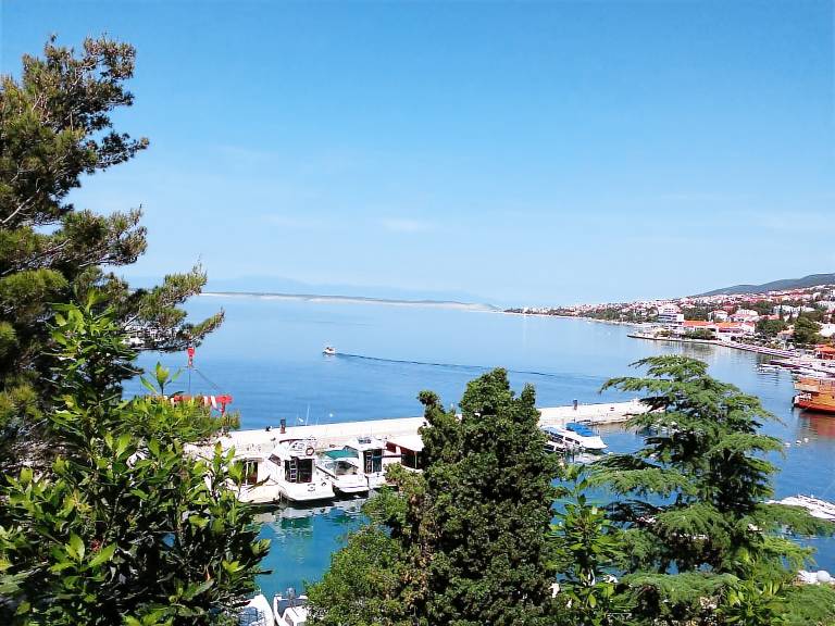 Holiday apartment with patio & BBQ in Crikvenica