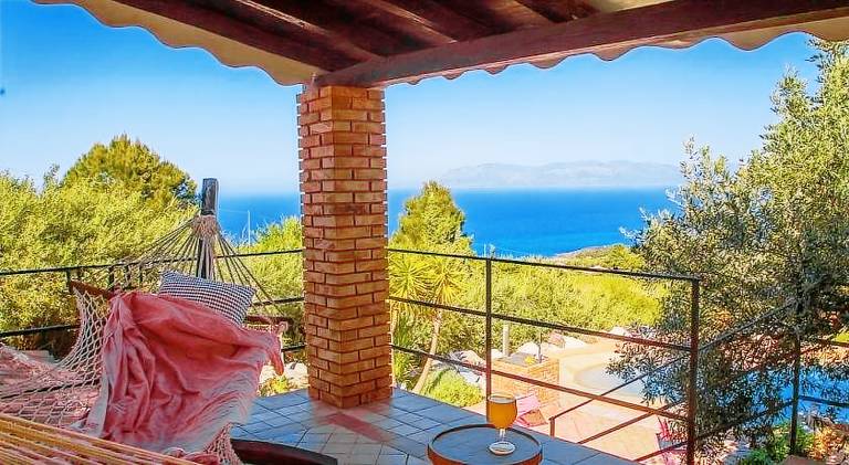 Villa with yard, private pool & terrace | Pets allowed — photo 5
