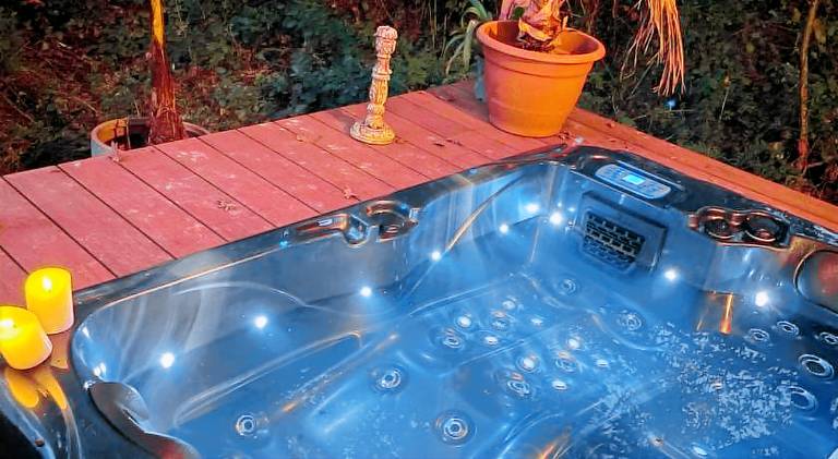 Lodge with garden, terrace & jacuzzi | Pet-friendly — photo 3