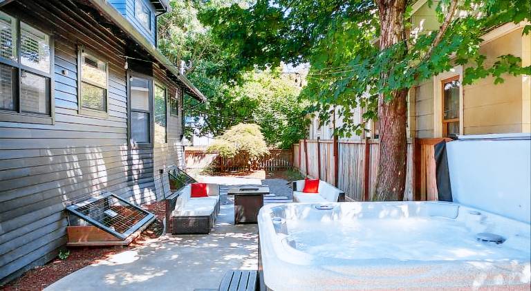 Vacation home with jacuzzi | Pets allowed — photo 4
